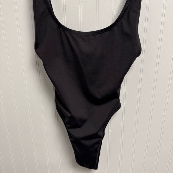 Skims Recycled Swim Scoop Neck Onepiece - Picture 2 of 8